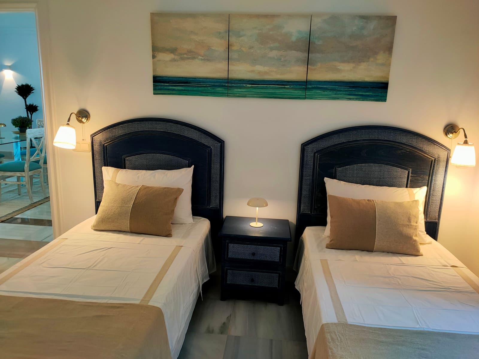 2 bedroom Apartment for sale in Benahavis - € 680,000 (Ref: 8644545)