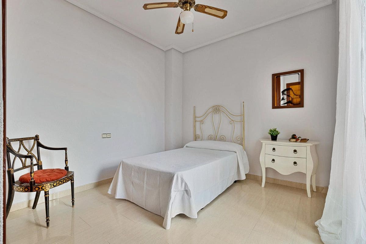 2 makuuhuone Huoneisto myytävänä paikassa Fuengirola - 298 000 € (Ref: 8676609)