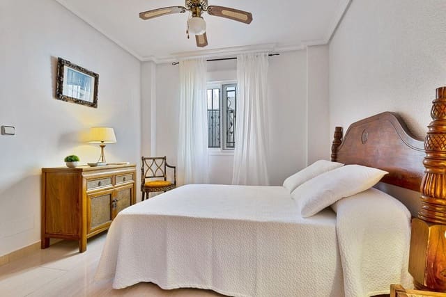 2 makuuhuone Huoneisto myytävänä paikassa Fuengirola - 298 000 € (Ref: 8676609)