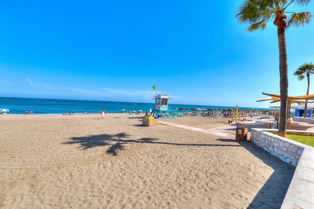 2 makuuhuone Huoneisto myytävänä paikassa Fuengirola - 298 000 € (Ref: 8676609)