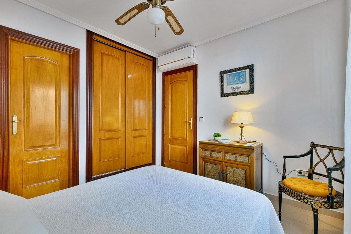 2 makuuhuone Huoneisto myytävänä paikassa Fuengirola - 298 000 € (Ref: 8676609)