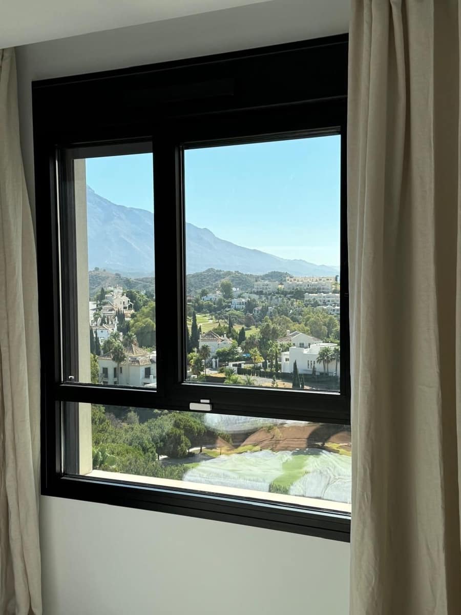 3 quarto Penthouse para venda em Benahavis com piscina - 1 150 000 € (Ref: 8695140)