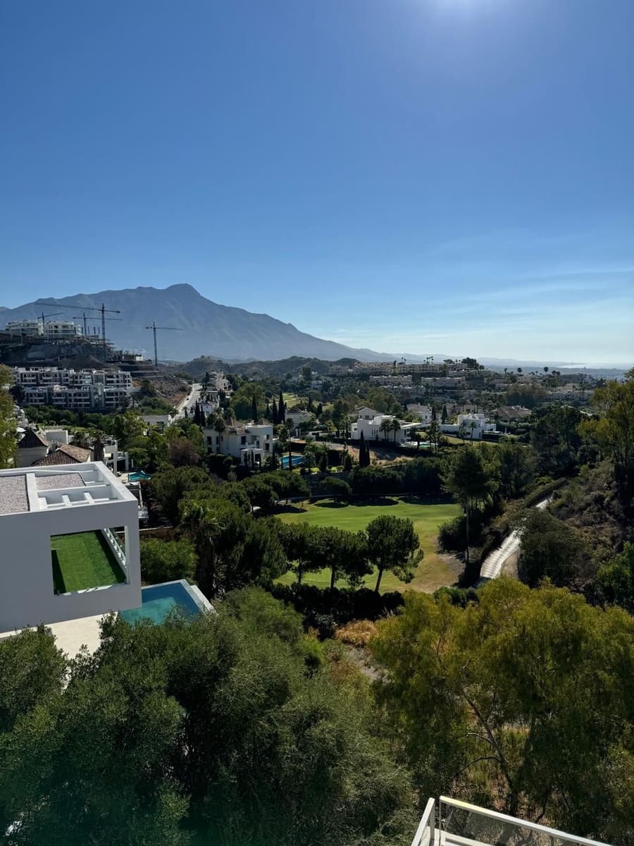 3 quarto Penthouse para venda em Benahavis com piscina - 1 150 000 € (Ref: 8695140)