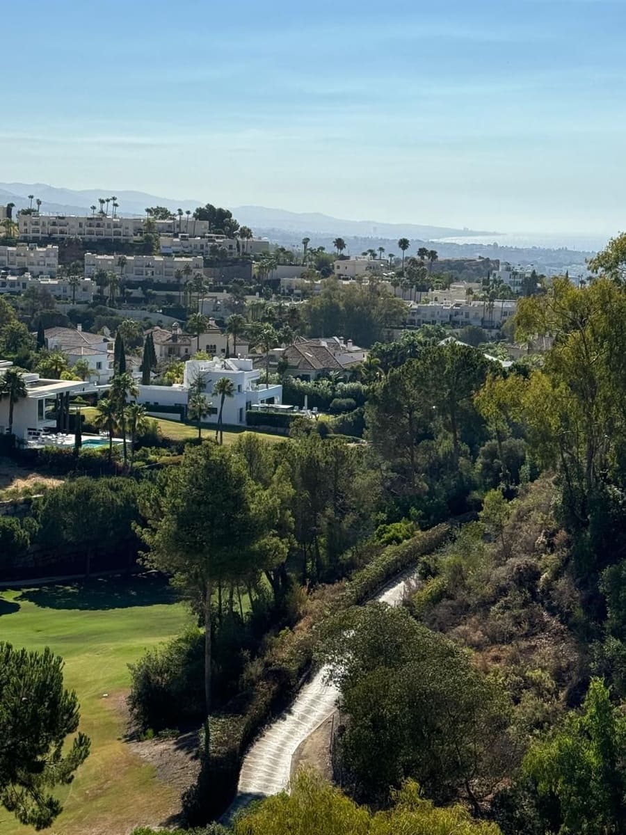 3 quarto Penthouse para venda em Benahavis com piscina - 1 150 000 € (Ref: 8695140)