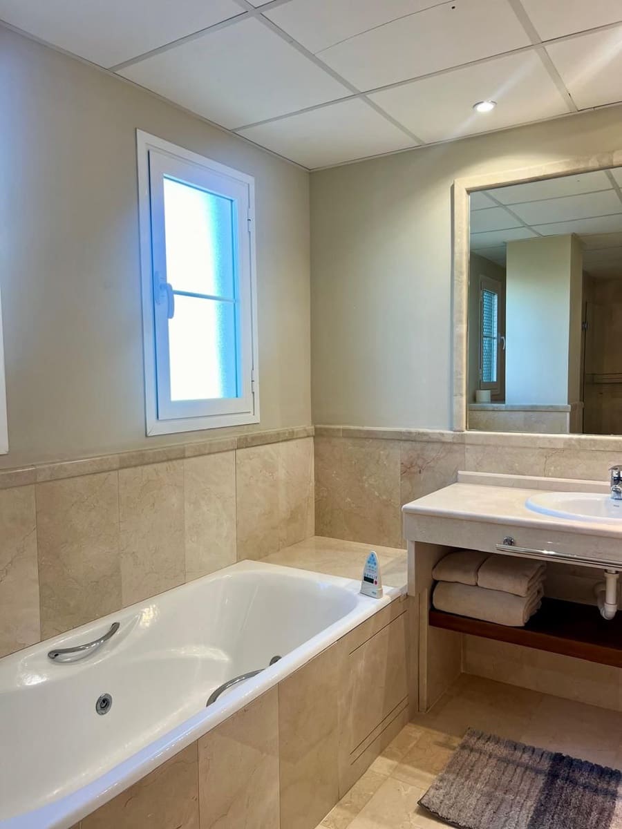 4 soverom Leilighet til leie i San Pedro de Alcantara - € 7 500 (Ref: 8699389)