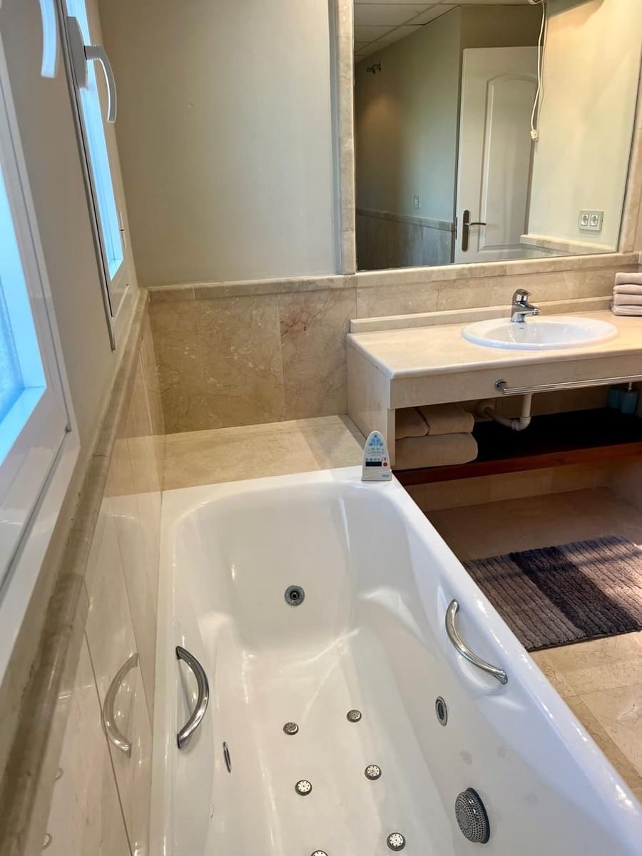 4 soverom Leilighet til leie i San Pedro de Alcantara - € 7 500 (Ref: 8699389)