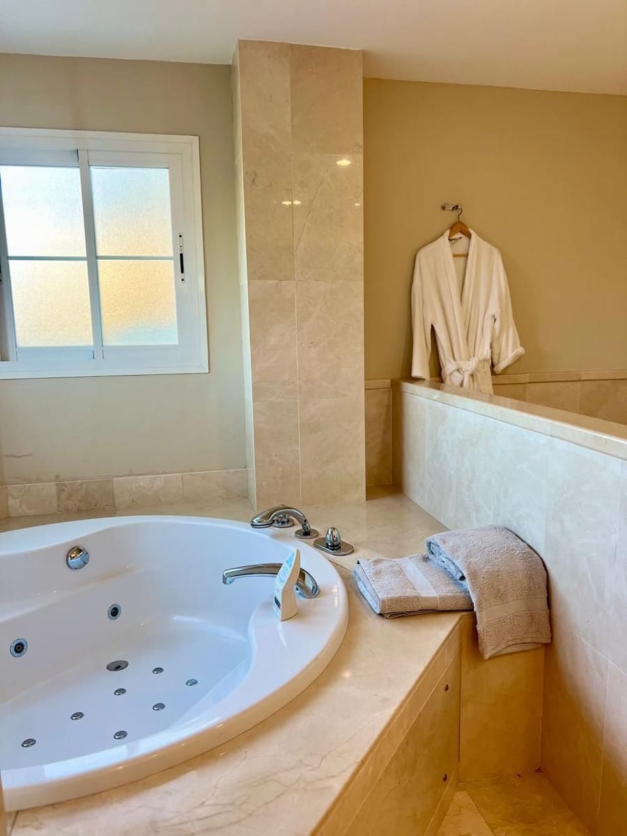 4 soverom Leilighet til leie i San Pedro de Alcantara - € 7 500 (Ref: 8699389)