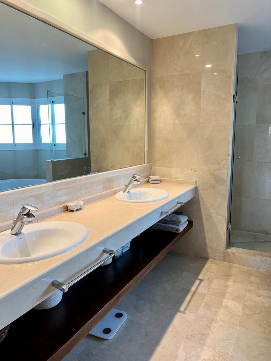 4 soverom Leilighet til leie i San Pedro de Alcantara - € 7 500 (Ref: 8699389)