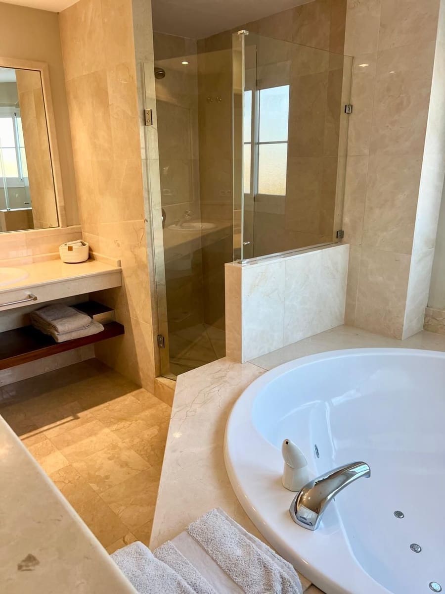 4 soverom Leilighet til leie i San Pedro de Alcantara - € 7 500 (Ref: 8699389)