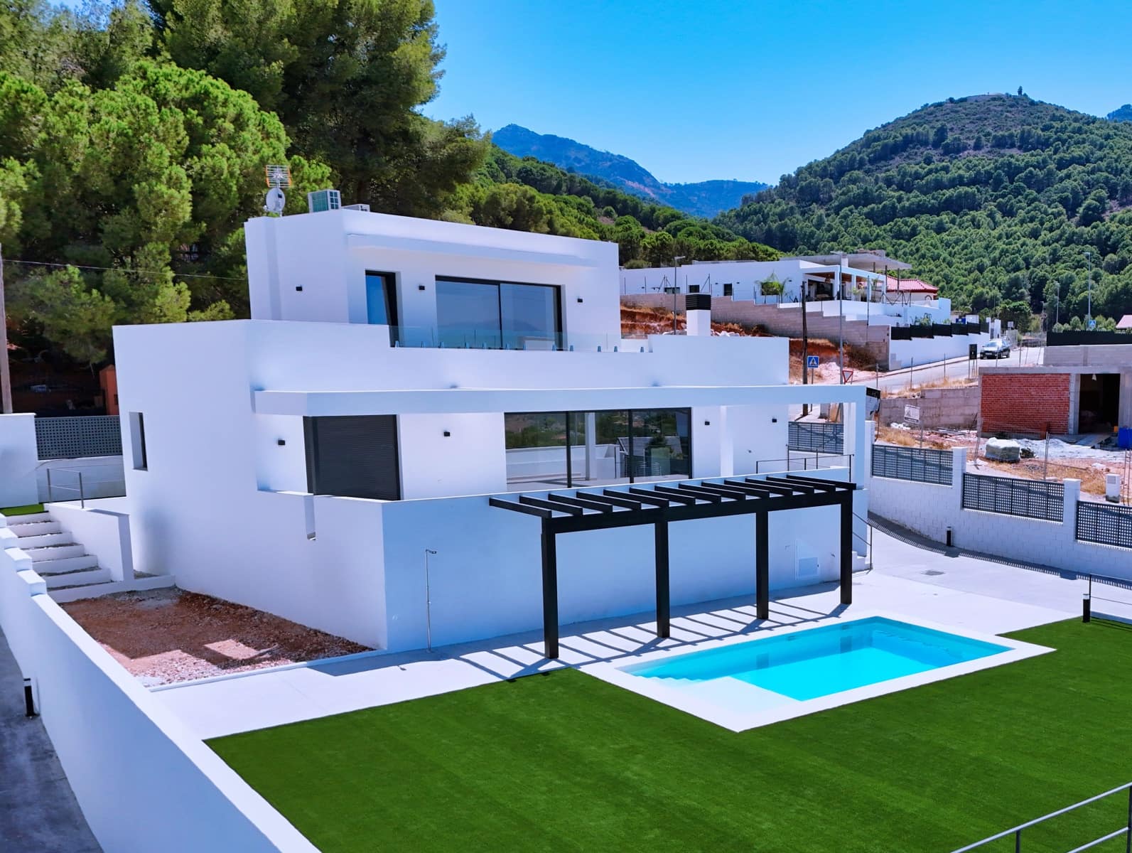 Chalet de 4 habitaciones en Alhaurín de la Torre en venta - 890.000 € (Ref: 8735797)