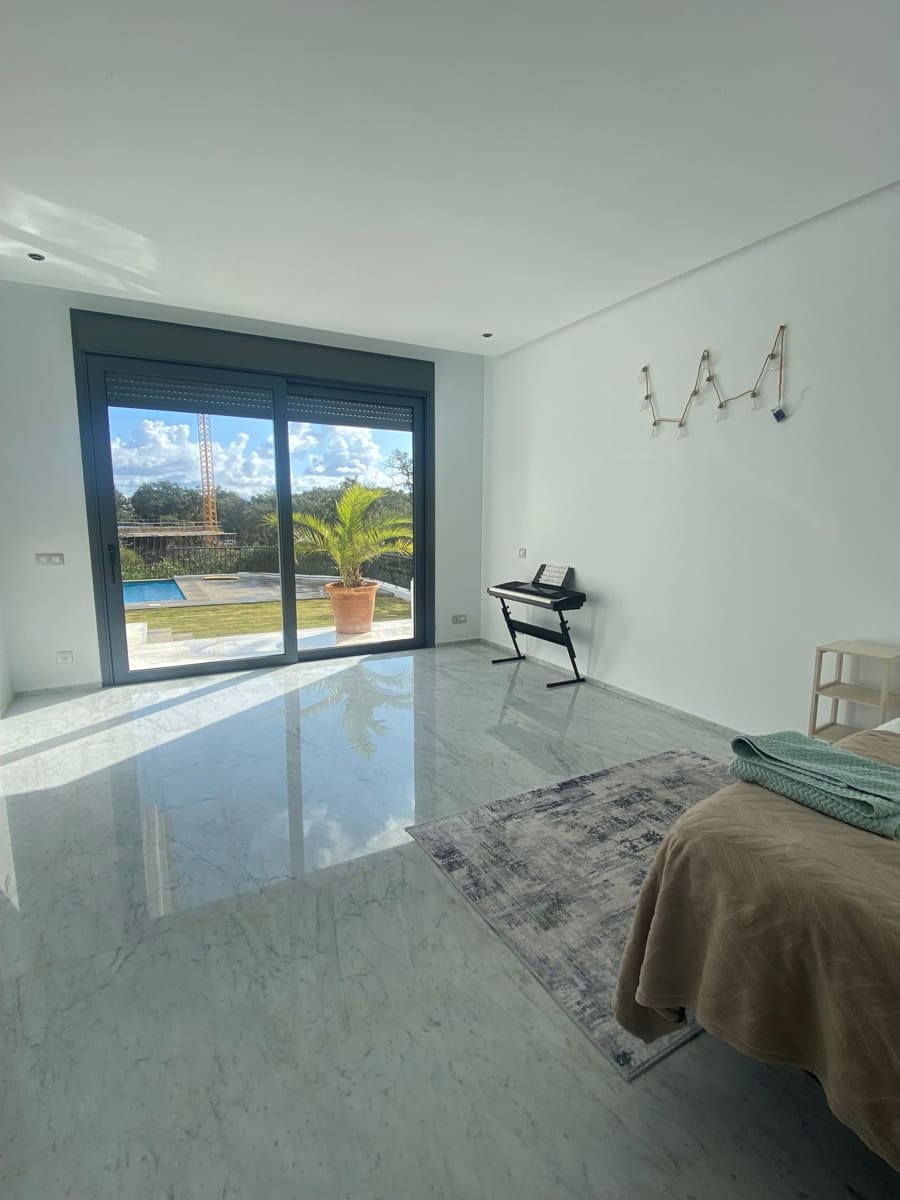 5 soveværelse Byhus til salg i Sotogrande med swimmingpool - € 2.500.000 (Ref: 8737117)