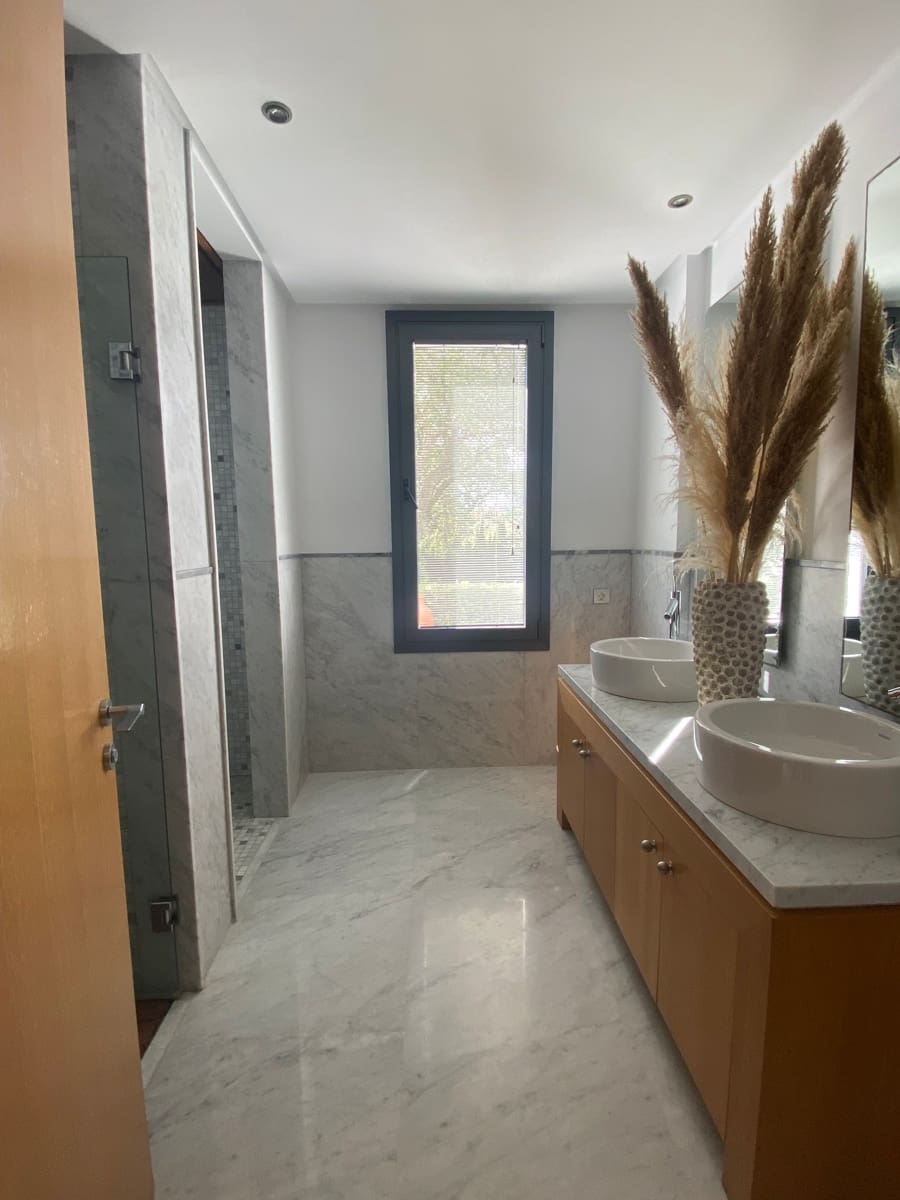 5 soveværelse Byhus til salg i Sotogrande med swimmingpool - € 2.500.000 (Ref: 8737117)