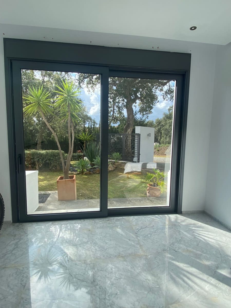 5 soveværelse Byhus til salg i Sotogrande med swimmingpool - € 2.500.000 (Ref: 8737117)