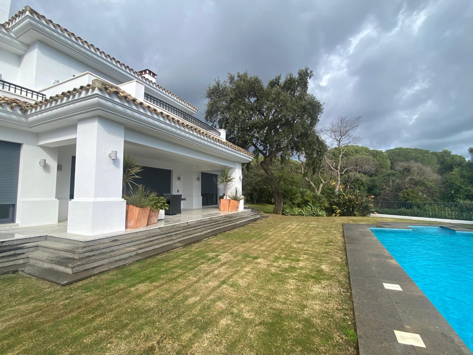 5 soveværelse Byhus til salg i Sotogrande med swimmingpool - € 2.500.000 (Ref: 8737117)