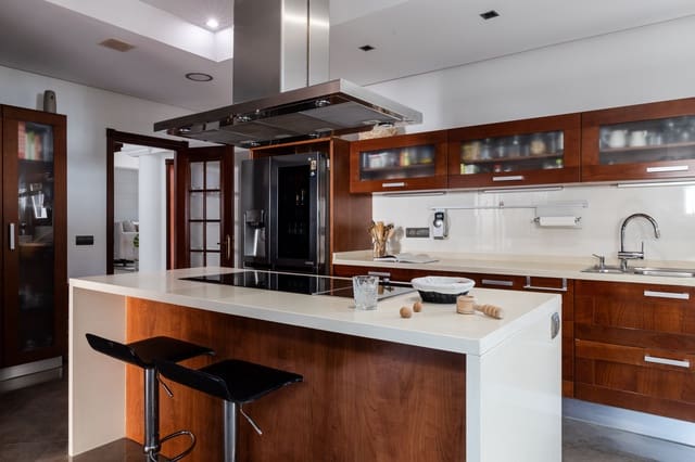 6 soveværelse Byhus til salg i Pinares de San Antón, Málaga by med swimmingpool - € 3.450.000 (Ref: 8765530)