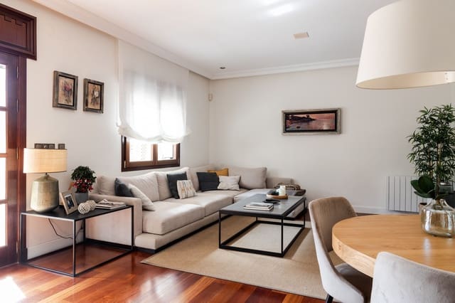 6 soveværelse Byhus til salg i Pinares de San Antón, Málaga by med swimmingpool - € 3.450.000 (Ref: 8765530)