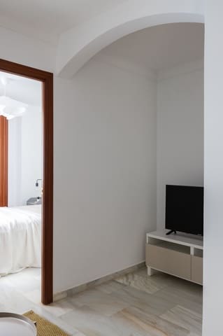 1 soveværelse Lejlighed til leje i La Goleta, Málaga by - € 1.200 (Ref: 8765667)