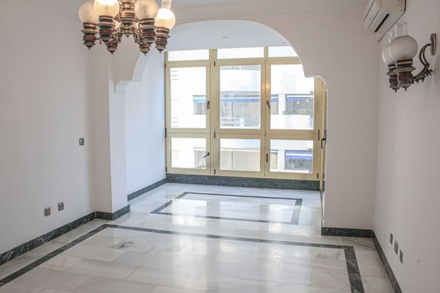 2 slaapkamer Appartement te koop in Playa Bajadilla - Puertos, Marbella met zwembad - € 430.000 (Ref: 8766236)