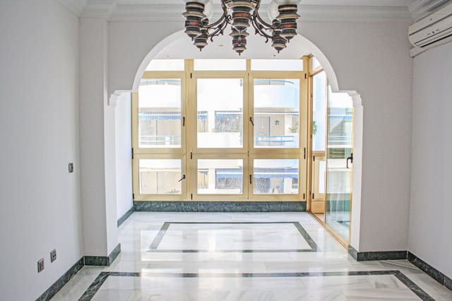 2 slaapkamer Appartement te koop in Playa Bajadilla - Puertos, Marbella met zwembad - € 430.000 (Ref: 8766236)