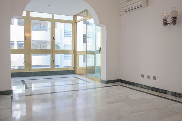 2 slaapkamer Appartement te koop in Playa Bajadilla - Puertos, Marbella met zwembad - € 430.000 (Ref: 8766236)