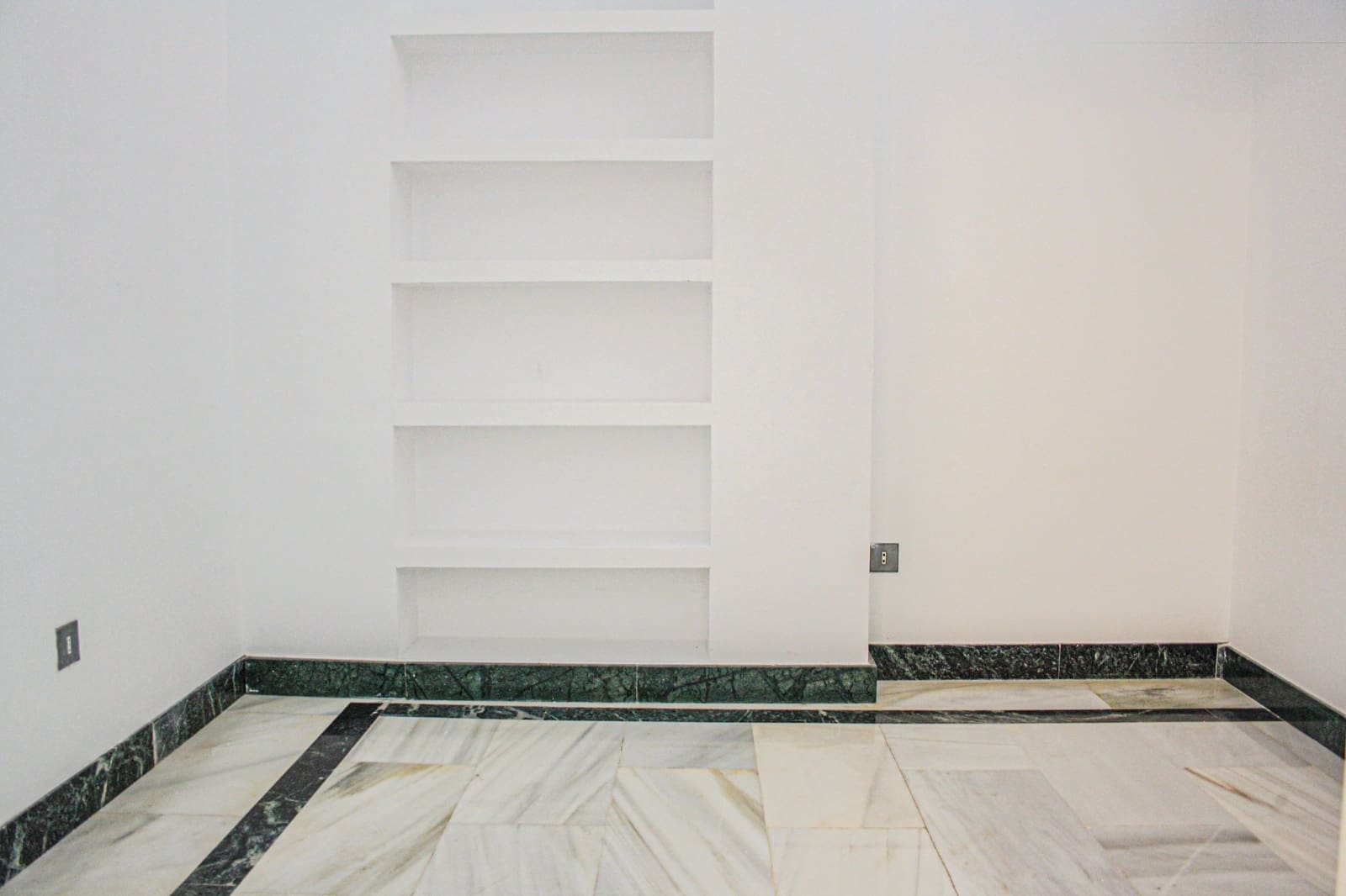 2 slaapkamer Appartement te koop in Marbella met zwembad - € 430.000 (Ref: 8766236)