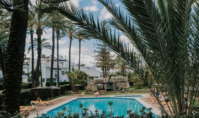 3 bedroom Apartment for sale in Nueva Alcántara, Marbella with pool - € 1,050,000 (Ref: 8774867)