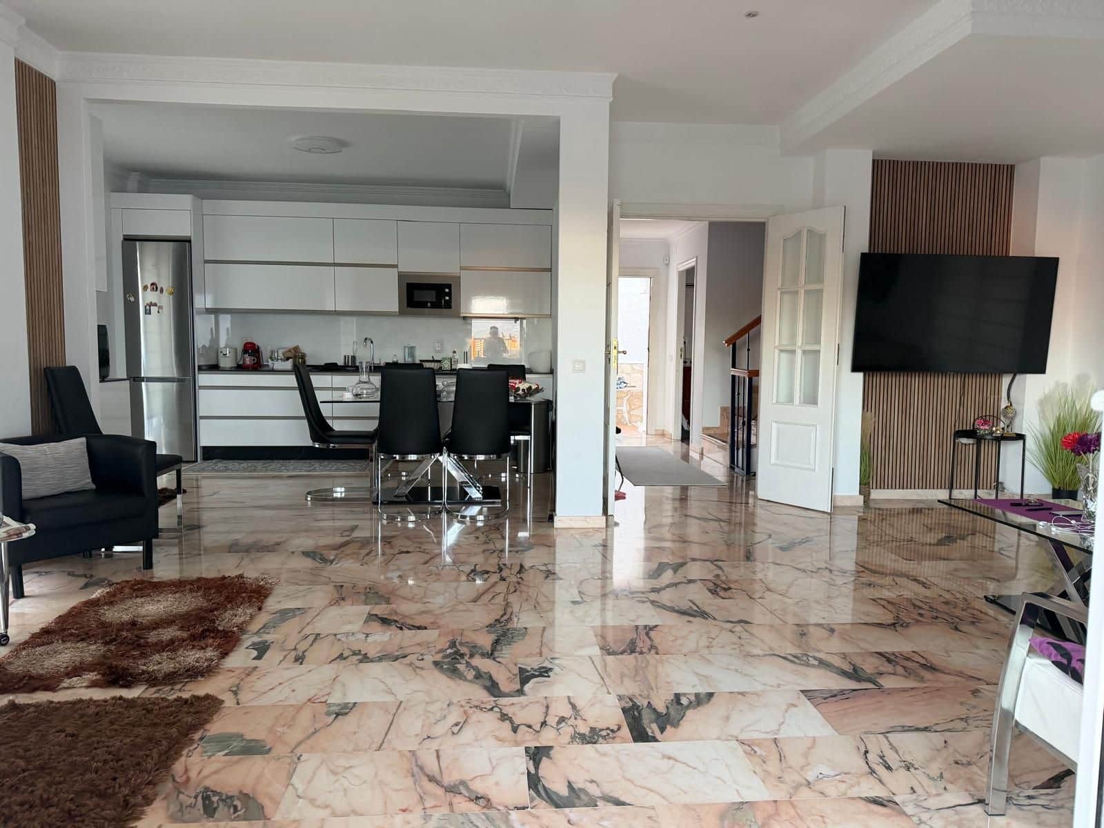 5 bedroom Villa for sale in Fuengirola with pool - € 1,290,000 (Ref: 8785292)