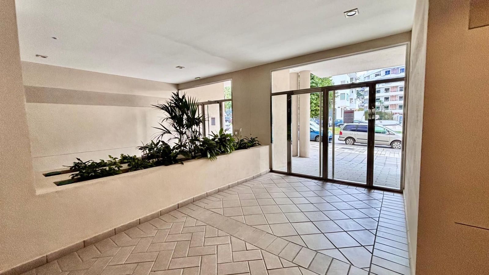 3 bedroom Apartment for sale in Marbella with pool - € 445,000 (Ref: 8800506)