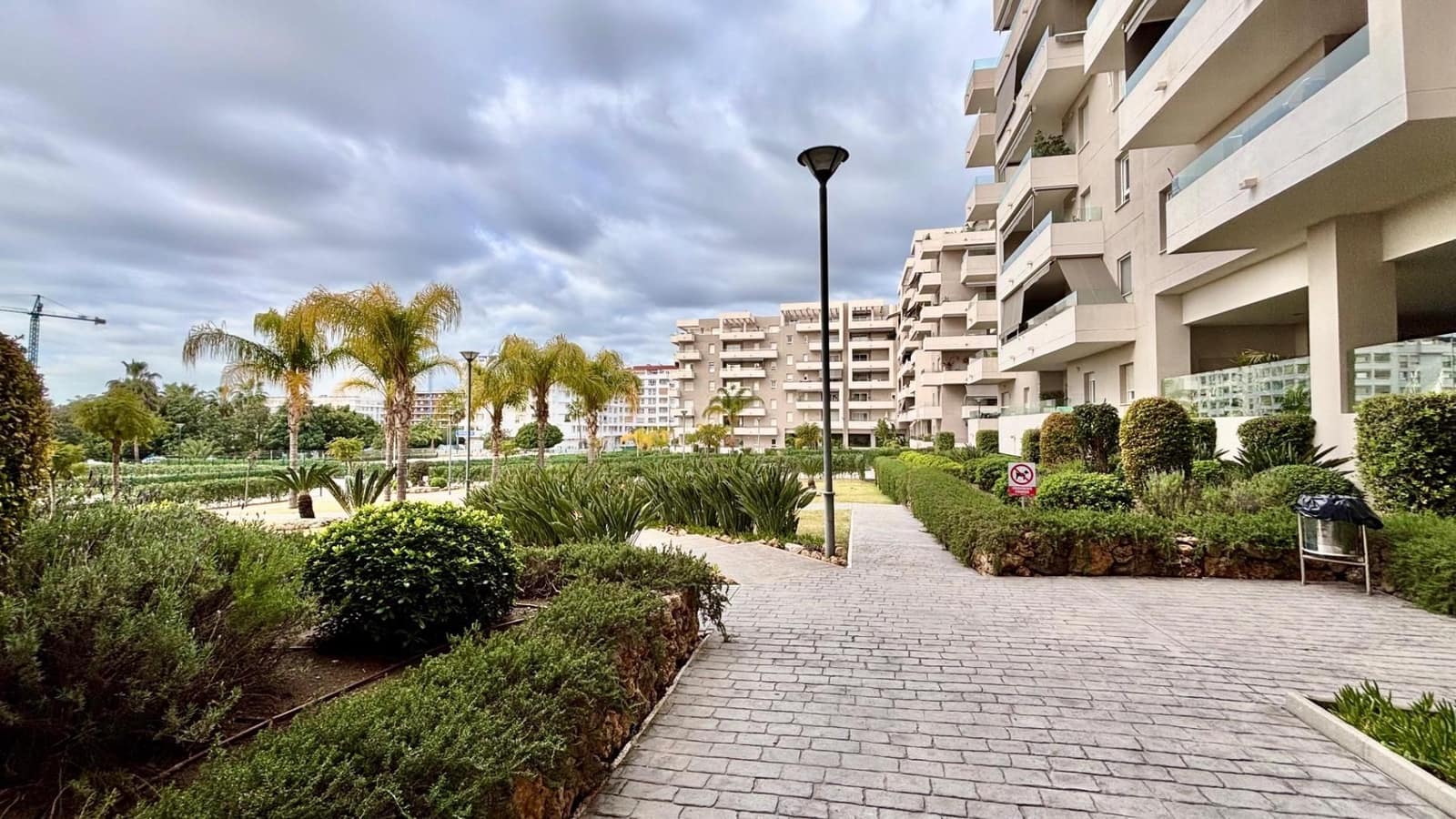 3 bedroom Apartment for sale in Marbella with pool - € 445,000 (Ref: 8800506)
