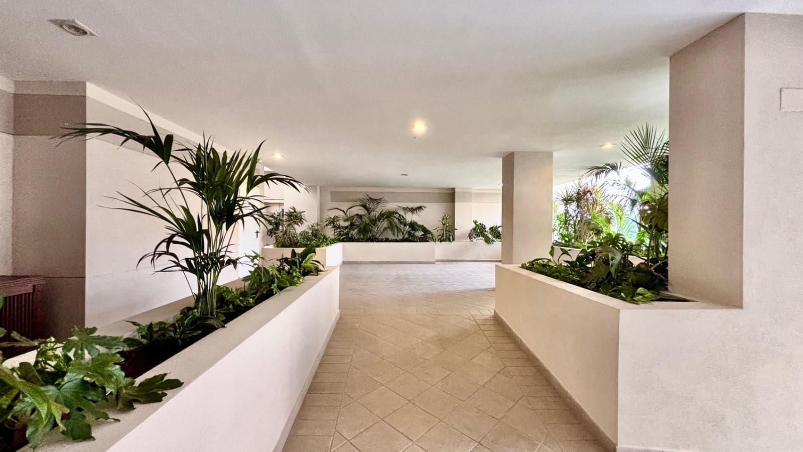 3 bedroom Apartment for sale in Marbella with pool - € 445,000 (Ref: 8800506)