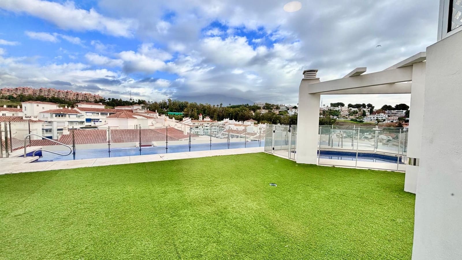 3 bedroom Apartment for sale in Marbella with pool - € 445,000 (Ref: 8800506)