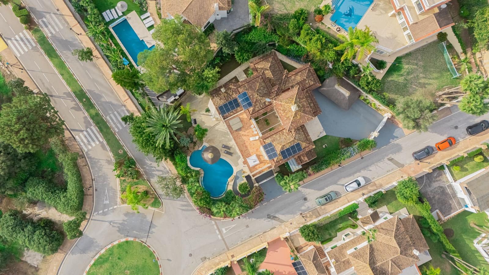 5 makuuhuone Huvila myytävänä paikassa Marbella mukana uima-altaan - 2 590 000 € (Ref: 8826841)