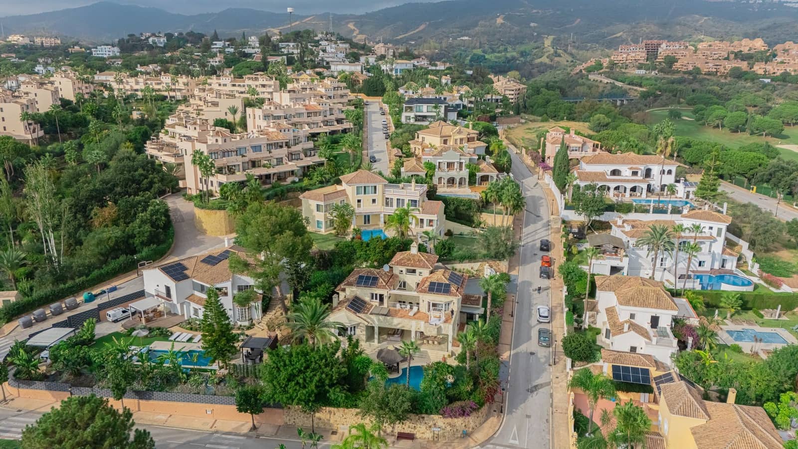 5 makuuhuone Huvila myytävänä paikassa Marbella mukana uima-altaan - 2 590 000 € (Ref: 8826841)