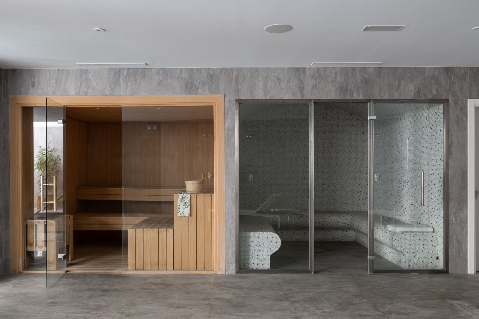 2 slaapkamer Appartement te koop in Marbella met zwembad - € 1.190.000 (Ref: 8842233)