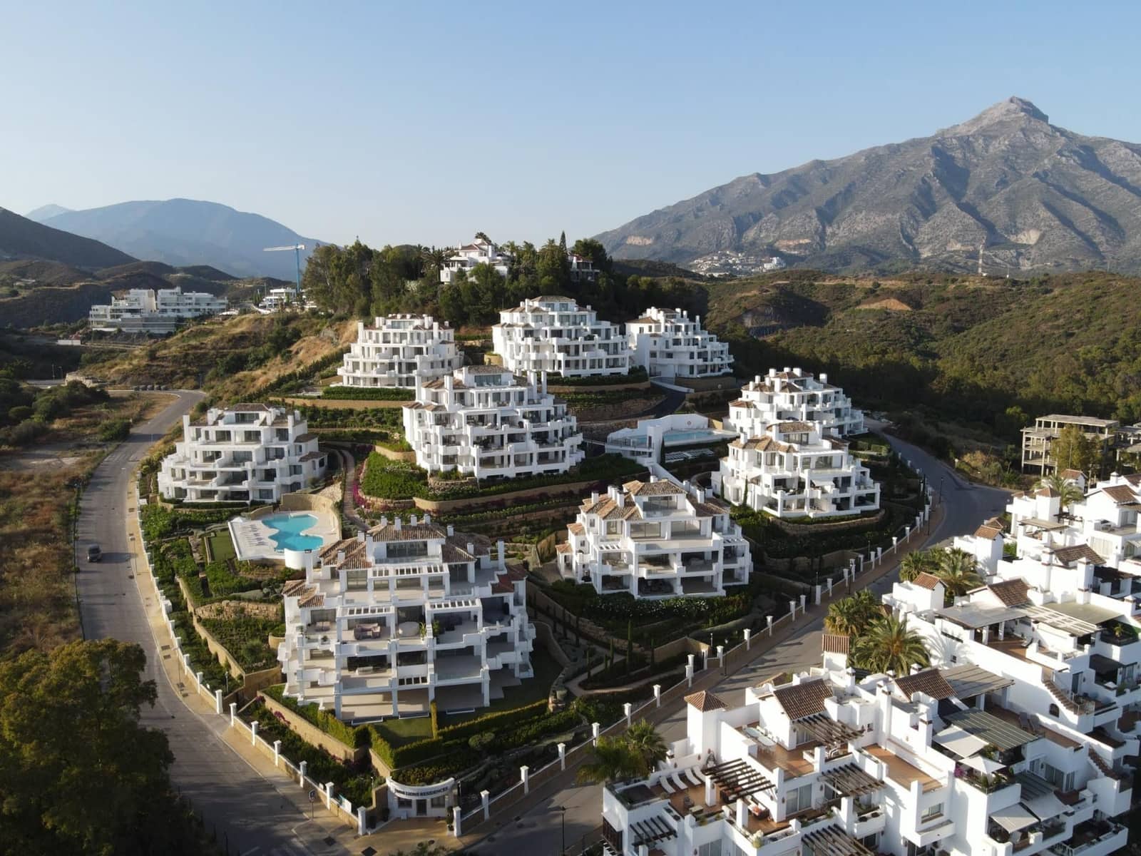 2 slaapkamer Appartement te koop in Marbella met zwembad - € 1.190.000 (Ref: 8842233)