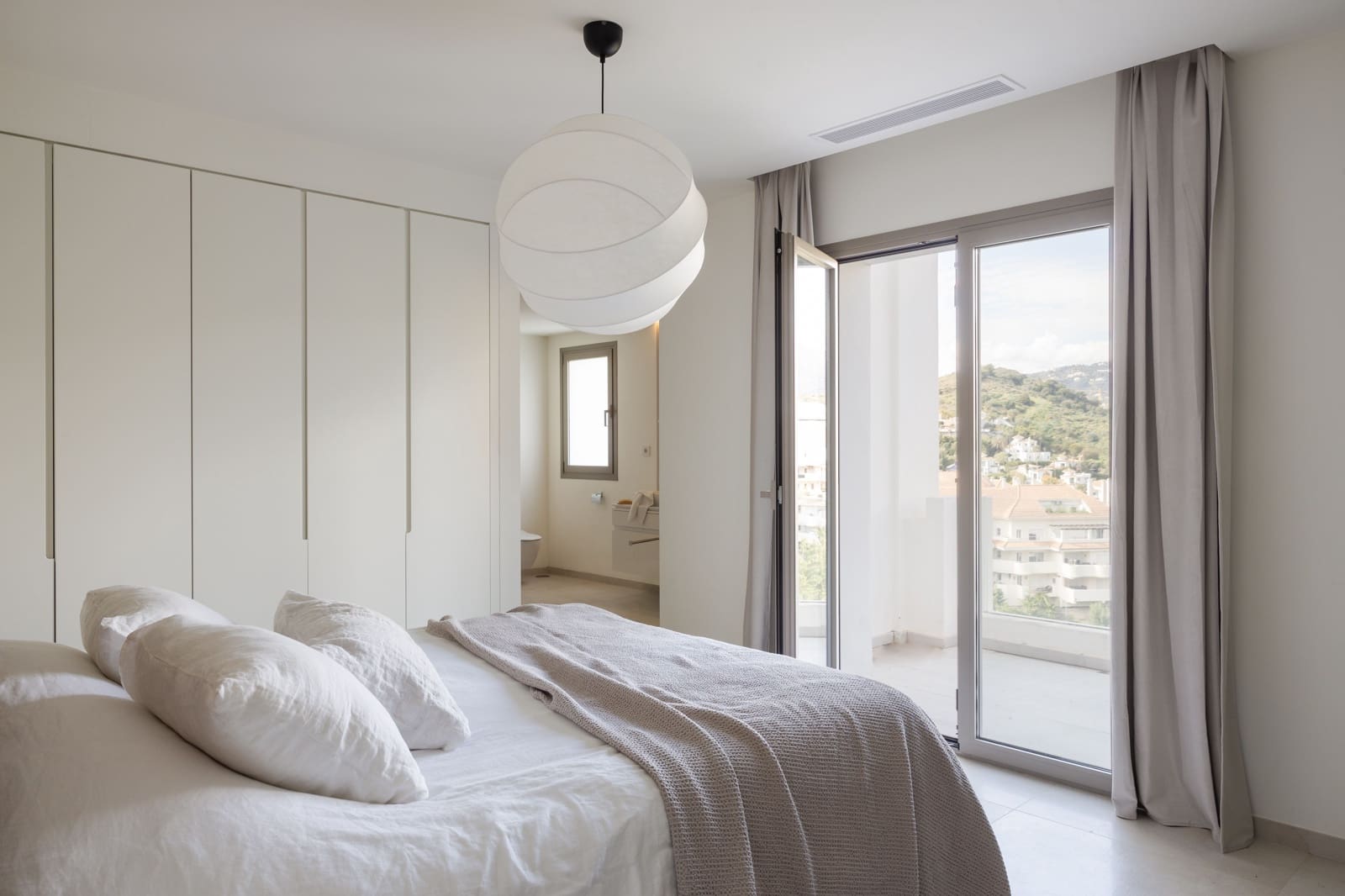 2 slaapkamer Appartement te koop in Marbella met zwembad - € 1.190.000 (Ref: 8842233)