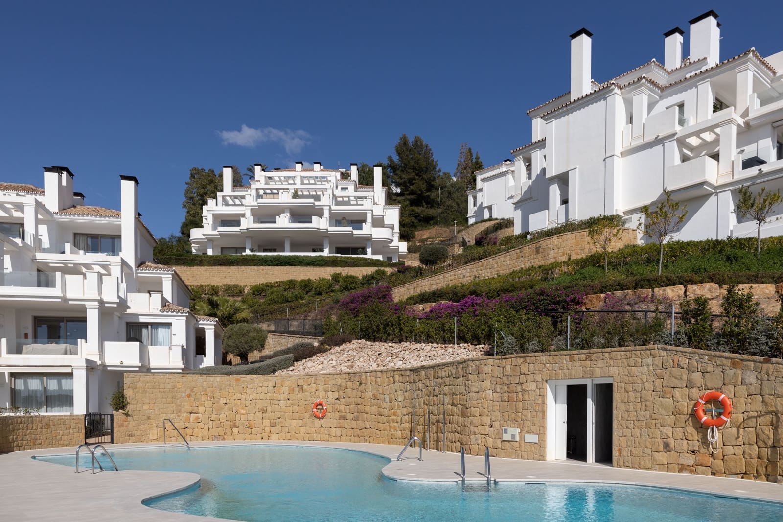 2 slaapkamer Appartement te koop in Marbella met zwembad - € 1.190.000 (Ref: 8842233)