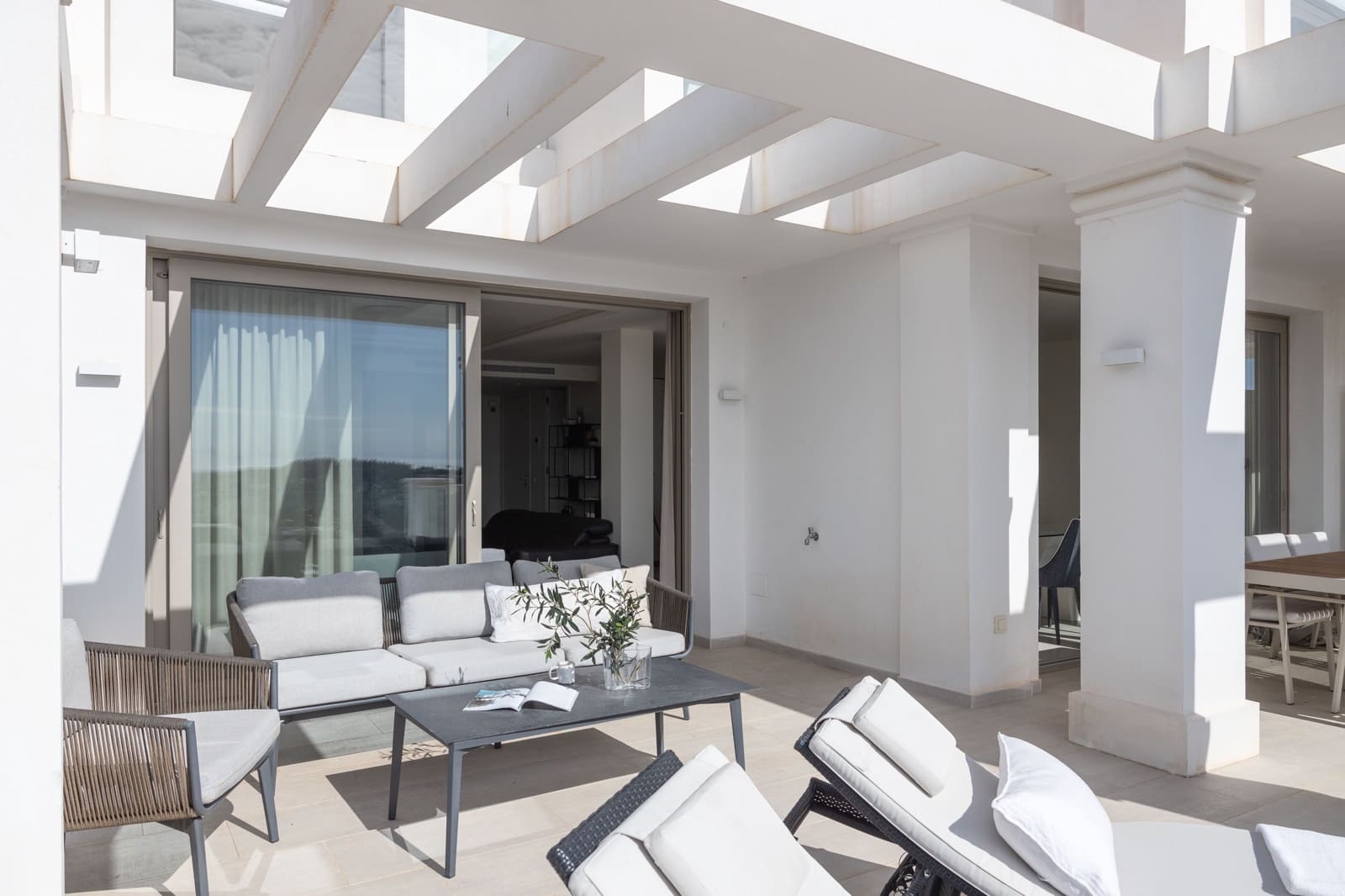 2 slaapkamer Appartement te koop in Marbella met zwembad - € 1.190.000 (Ref: 8842233)