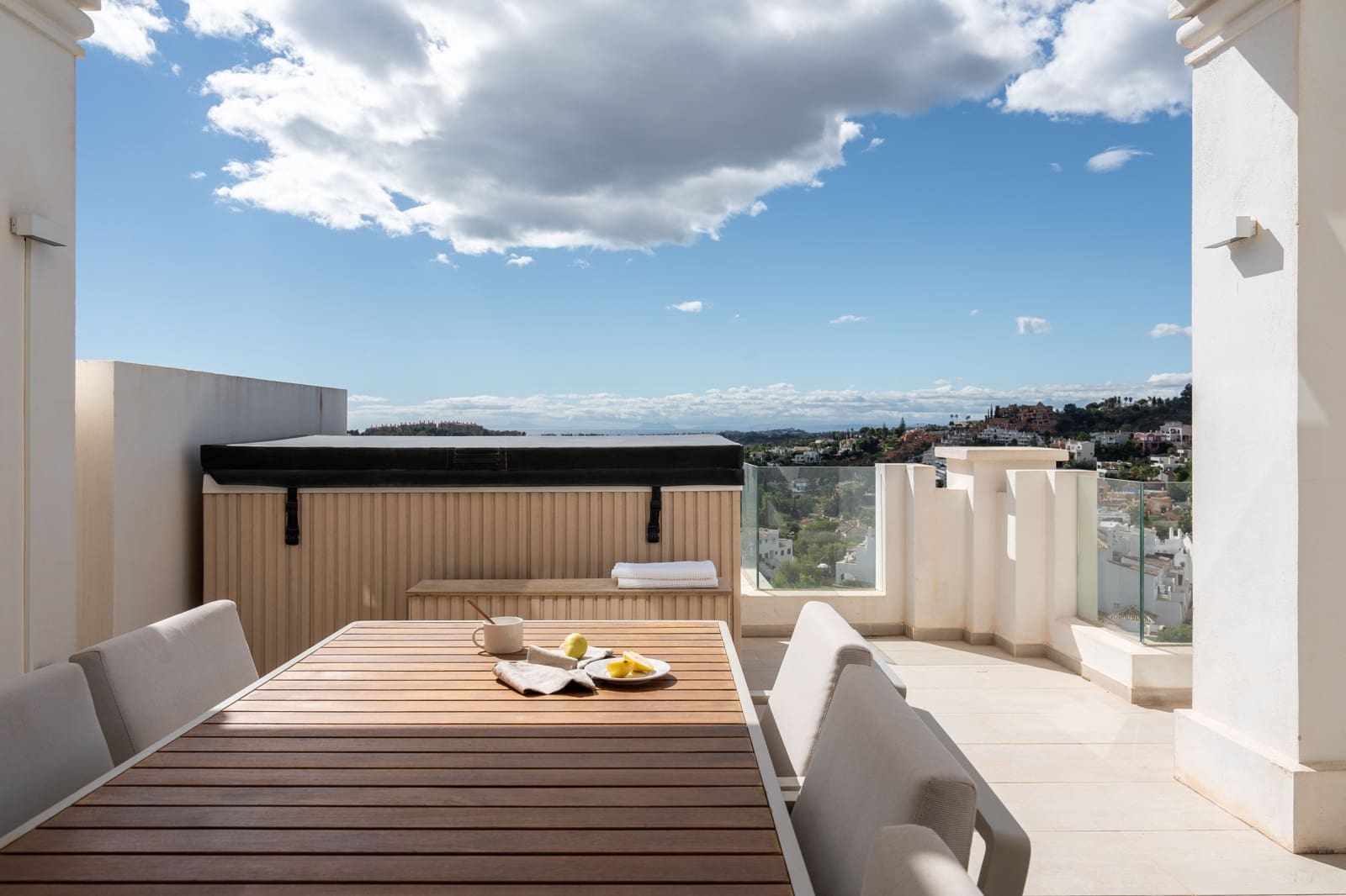 2 slaapkamer Appartement te koop in Marbella met zwembad - € 1.190.000 (Ref: 8842233)