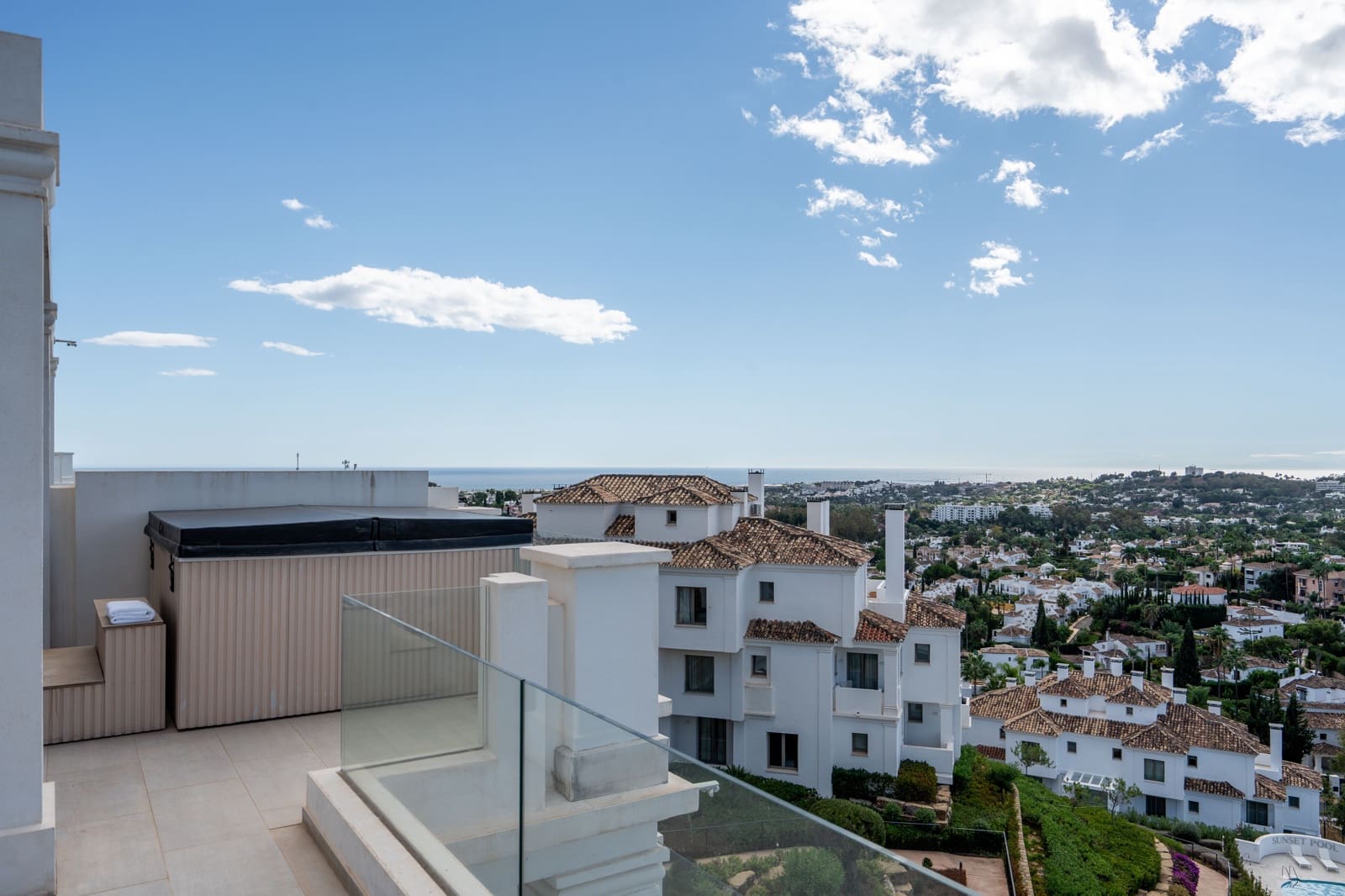 2 slaapkamer Appartement te koop in Marbella met zwembad - € 1.190.000 (Ref: 8842233)