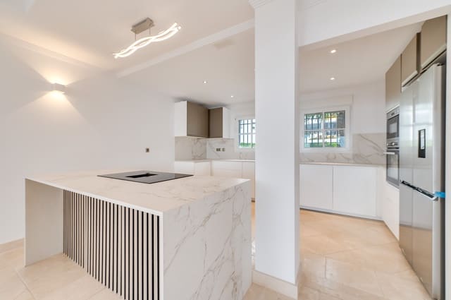 4 sovrum Villa till salu i Marbella med pool - 2 150 000 € (Ref: 8847086)