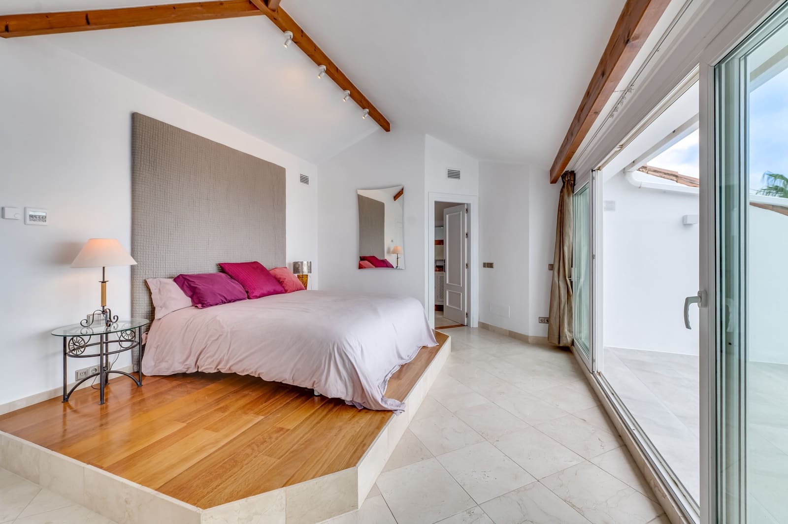 4 sovrum Villa till salu i Marbella med pool - 2 150 000 € (Ref: 8847086)