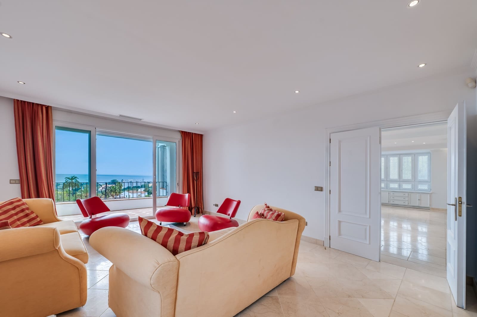 4 sovrum Villa till salu i Marbella med pool - 2 150 000 € (Ref: 8847086)