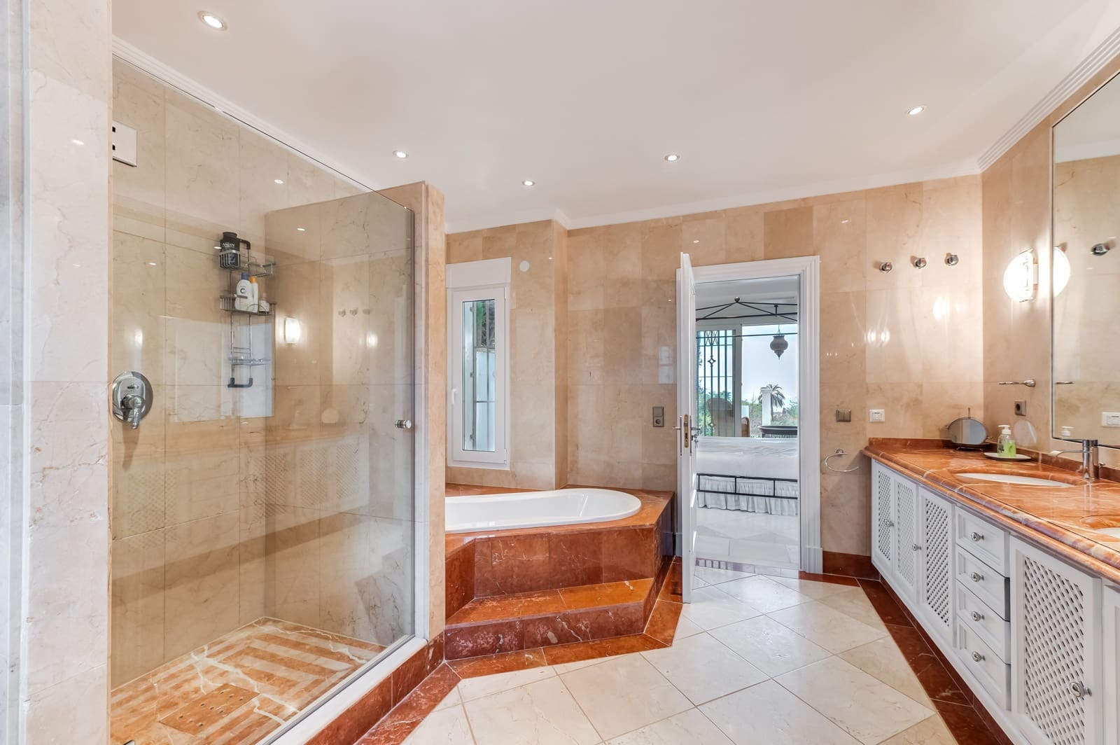 4 sovrum Villa till salu i Marbella med pool - 2 150 000 € (Ref: 8847086)