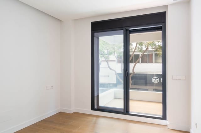 3 bedroom Apartment for sale in Zona Puerto Deportivo, Fuengirola with pool - € 720,000 (Ref: 8851053)