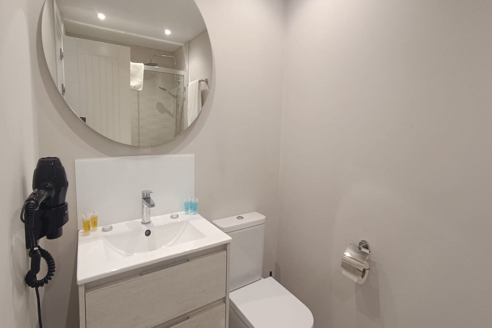 2 bedroom Apartment for sale in Benahavis with pool - € 335,000 (Ref: 8851060)