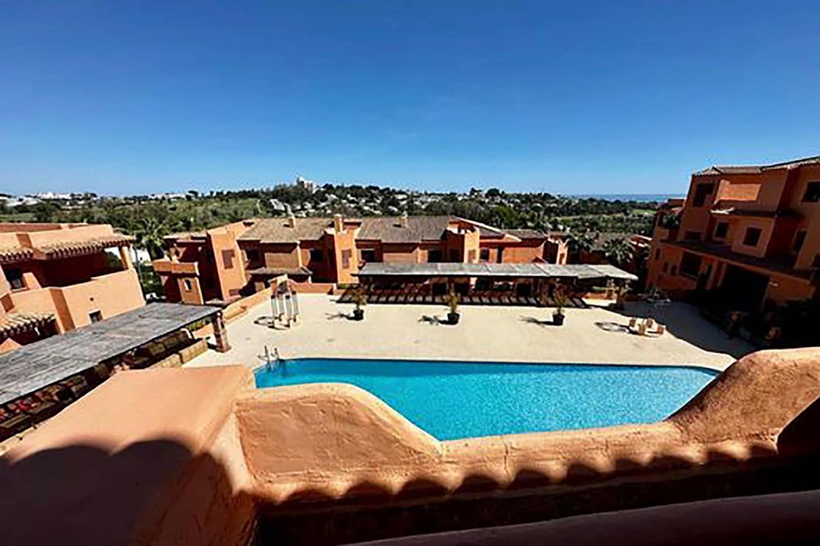 2 bedroom Apartment for sale in Benahavis with pool - € 335,000 (Ref: 8851060)