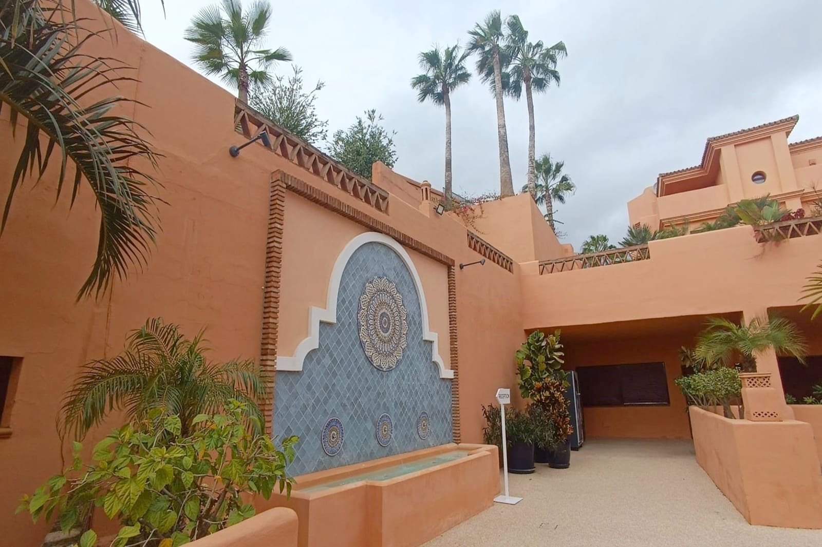 2 bedroom Apartment for sale in Benahavis with pool - € 335,000 (Ref: 8851060)