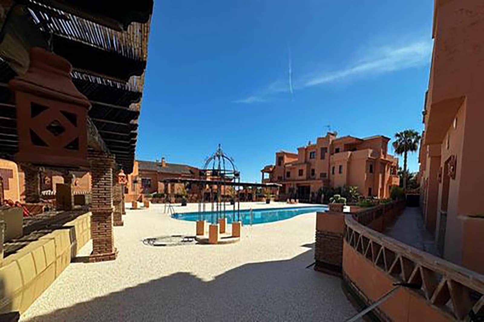 2 bedroom Apartment for sale in Benahavis with pool - € 335,000 (Ref: 8851060)