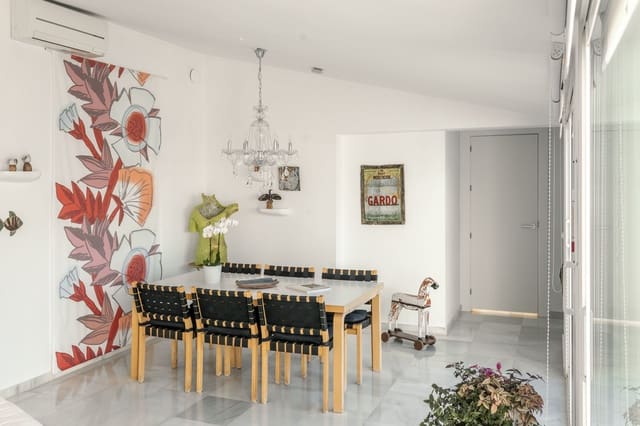 4 sypialnia Willa na sprzedaż w Las Lomas, Estepona z basenem - 1 370 000 € (Ref: 8853119)